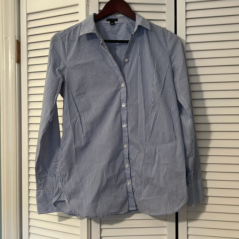 Ann Taylor women’s pinstripe button down shirt